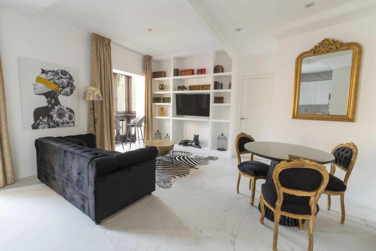 The Clock House Luxury Urban Suites Málaga Camera foto