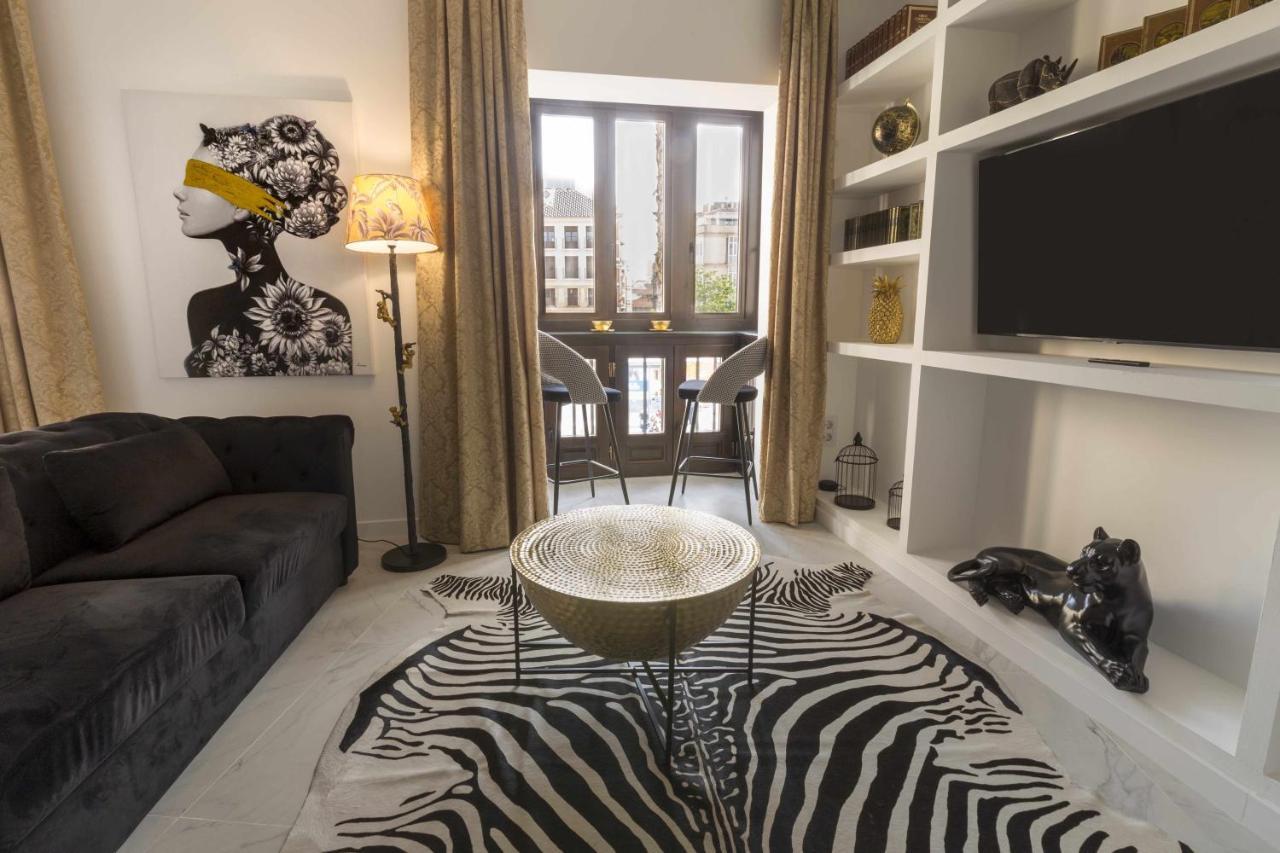 The Clock House Luxury Urban Suites Málaga Esterno foto